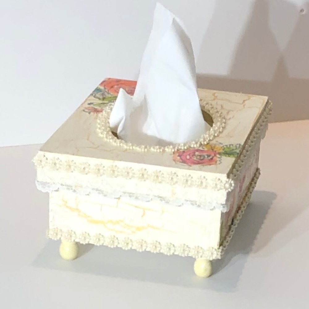 Vintage Style Ivory Tissue Box with Flowers - Picture 3 of 10